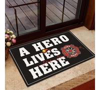 zerbino ingresso casa Un eroe vive qui - Zerbino per interni ed esterni, regalo per pompiere