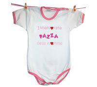 Zigozago - Body Neonato Manica Corta in Cotone | Ricamo Innamorata Pazza della Mamma | Fatto a Mano in Italia | Personalizzabile con Nome della Mamma | Taglia 0-1 mese (50-56 cm), Colore Rosa