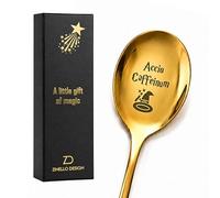 Zinello Design Cucchiaino da Caffè Dorato Inciso “Accio Caffeinum”, Regalo Originale per Amanti del Caffè e della Magia, Acciaio Inox 18/10, Confezione Regalo