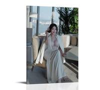 ZOZO HOUSE Sexy Asian Model Girl Sitting on Leather Divano soggiorno 08 x 12 pollici (20 x 30 cm)