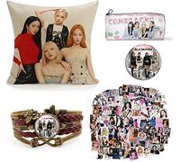 ZPPLD Blackpink Articoli Merchandising, set regalo per fan Blackpink, 1 federa per cuscino Blackpink, 1 braccialetto in pelle intrecciata, 100 adesivi Blackpink, astuccio in tela a uno strato, spilla