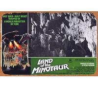 Zuhhgii Retro Classic Land of the MINOTAUR Original Lobby card 8 Donald Pleasence Peter Cushing Targa in latta Poster Decorazione da parete Vintage Film TV Segni in metallo per regalo Karaoke Man Cave