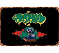 Zuhhgii Targa in latta retrò con scritta in lingua inglese "Mf Doom in the sky" (lingua italiana non garantita), stile vintage, divertente, con scritta in lingua inglese "Man Cave", per film, musica e